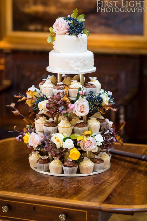 Wedding cake, Edinburgh wedding photography, Autumn Dundas castle wedding photography.